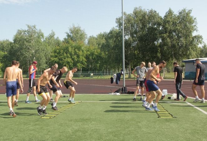 На первом этапе подготовки волейболисты закладывают базу к новому сезону. Фото Ярослава Махначёва