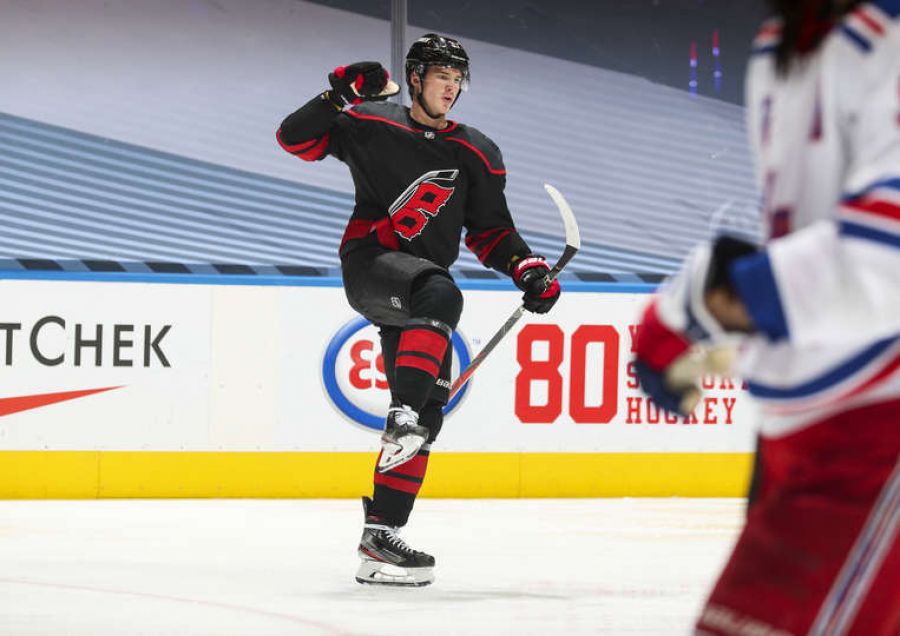 3 августа. Торонто. «Каролина» — «Рейнджерс» — 4:1. Автор хет-трика Андрей Свечников. Фото nhl.com