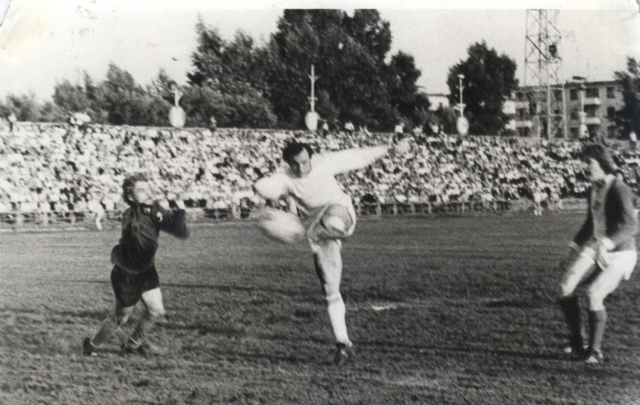 Удар по мячу с лета