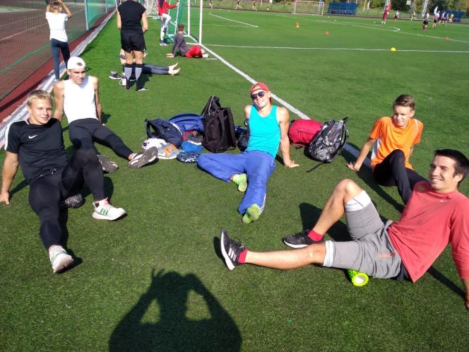 Легкоатлеты Алтайского училища олимпийского резерва провели в День физкультурника тренировку на стадионе "Лабиринт"