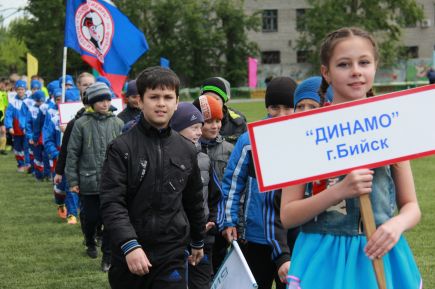 Трава - искусственная, радость - настоящая!