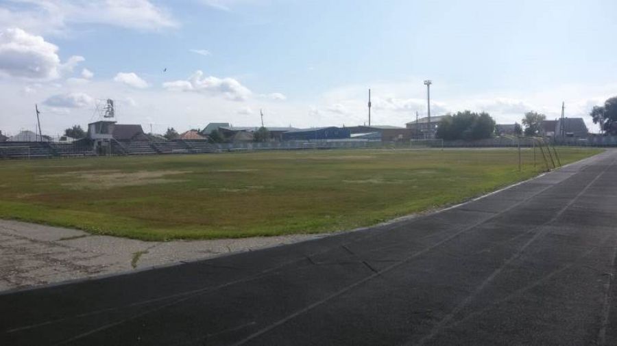 Так сейчас выглядит футбольное поле стадиона "Спартак" в Камне-на-Оби