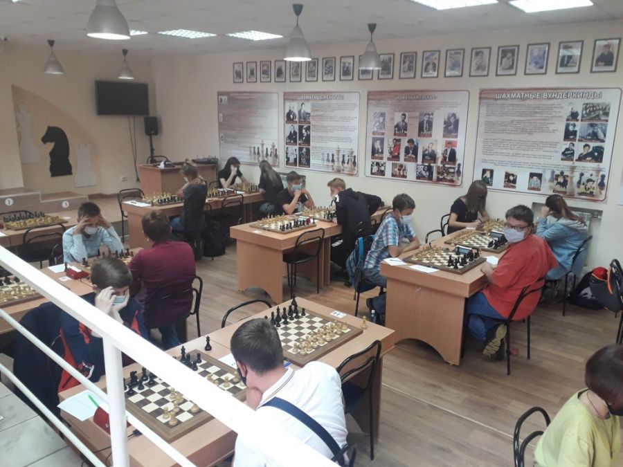 Определились первые чемпионы края среди юношей и девушек по классическим шахматам