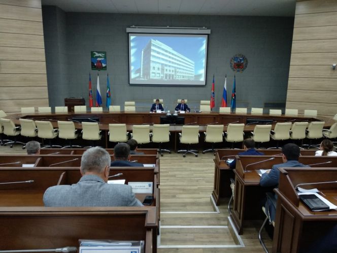 В мэрии Барнаула прошло совещание по подготовке к этапу Кубка мира по гребле с участием министра спорта региона Алексея Перфильева