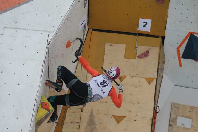 Скалодром в парке «Изумрудный» был популярен у ледолазов. Станет ли таким стенд на стадионе «Лабиринт»? Фото Ярослава МАХНАЧЁВА