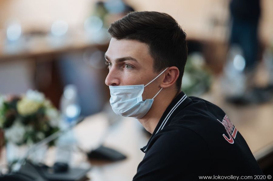 Ильясу Куркаеву вручили золотую медаль за победу в чемпионате России в составе новосибирского "Локомотива"