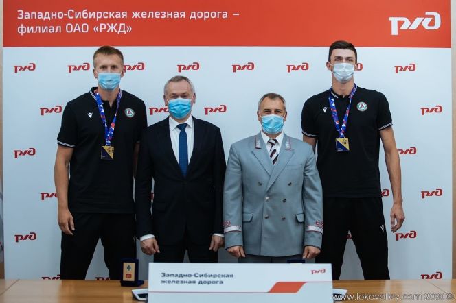 Воспитанник алтайского волейбола Ильяс Куркаев (крайний справа) получил золотую медаль чемпиона России. Фото: ВК "Локомотив"