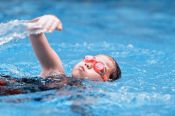 Спортивная школа «Дельфин» Бийска объявляет набор детей с 7 лет для занятий плаванием