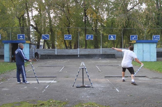 На фото: Владимир (слева) и Константин Воронины отрабатывают командное выступление. Фото Ярослава Махначёва