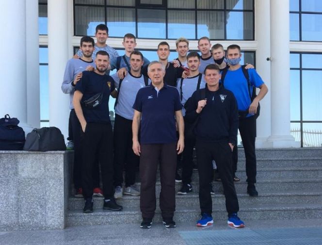 На фото: уже в Грозном волейболисты "Университета" узнали, что в "Финале четырех" Кубка 75-летия Победы лишились одного соперника