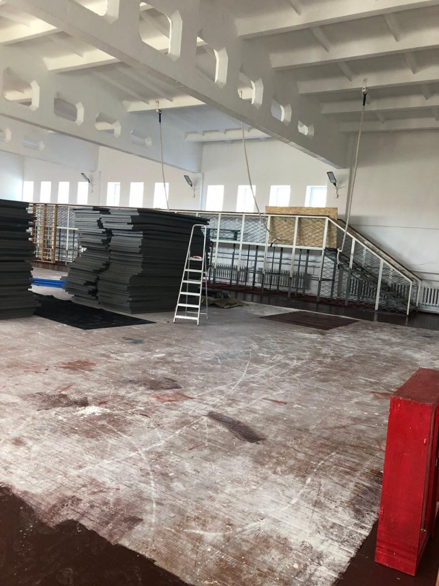 Спортзал "Чемпиона" во время ремонта. Фото из архива Владимира Кутчера.