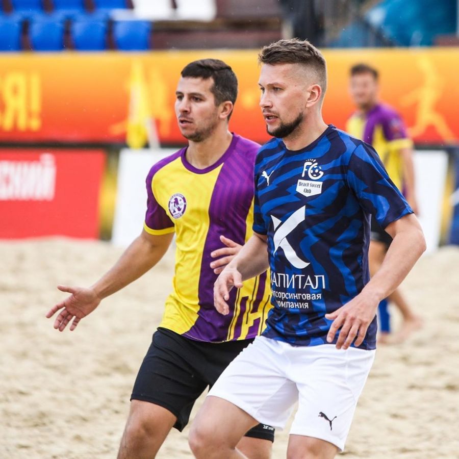 На фото: фрагменты матча «АлтайСоккер» - «Farm Gunners» - 3:2