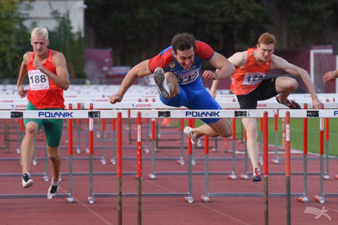 Сергей Шубенков выиграл забег на 110 м с/б. Фото: ВФЛА