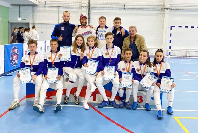 Первые команды алтайских саблистов выиграли бронзу на  первенстве Сибири среди кадетов