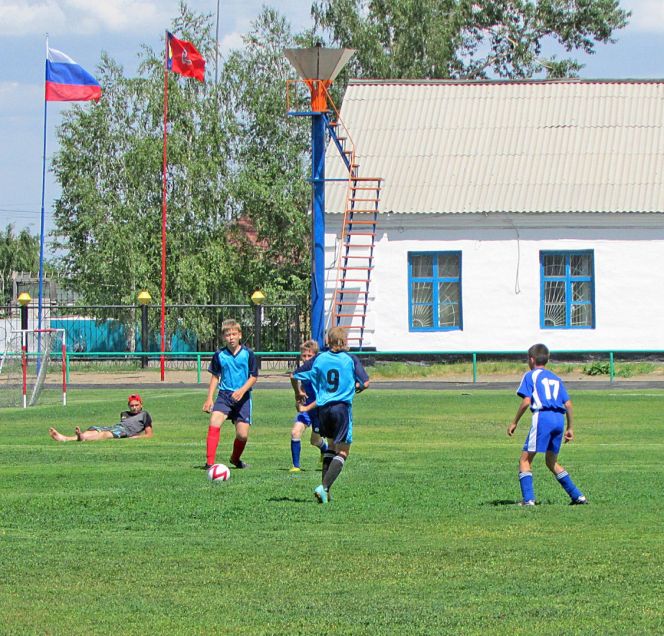 В райцентре Ключи стартовал краевой финал турнира «Кожаный мяч» среди юношей 2001-2002 годов рождения, посвященный 100-летию Александра Васильевича Георгиева.