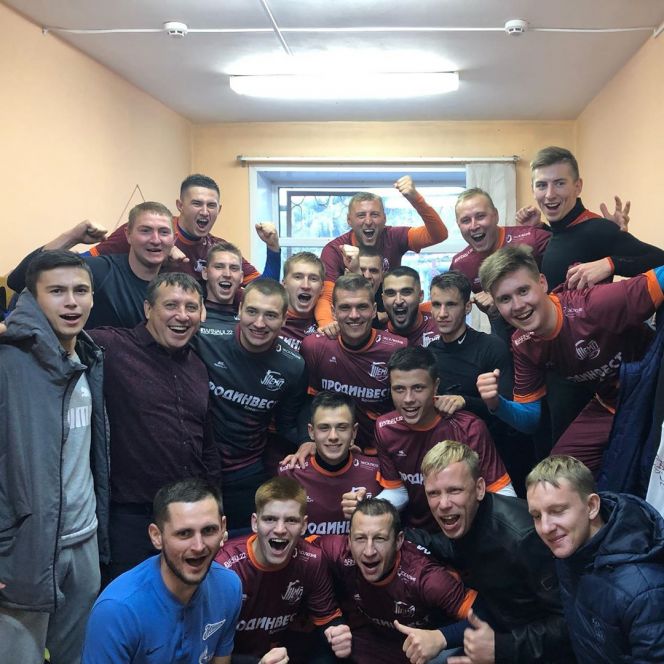 Фото из победной раздевалки "Темпа" после крупной победы в Горно-Алтайске