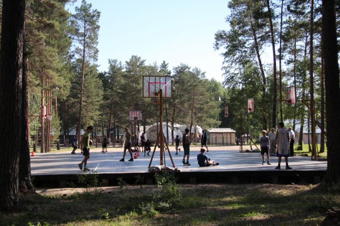 Под синим небом июня