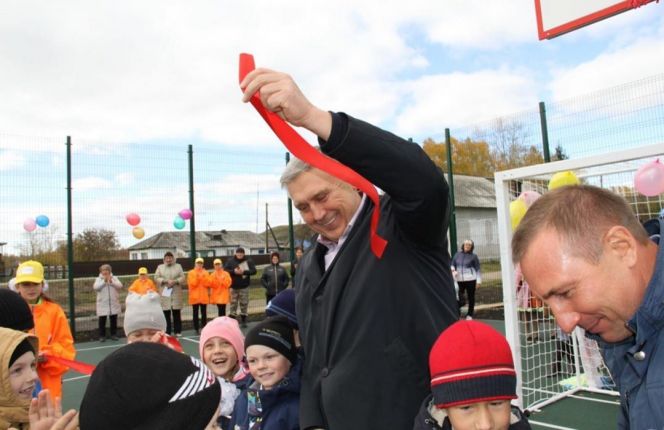 В селе Новотроицк Тальменского района торжественно открыли спортивную универсальную площадку