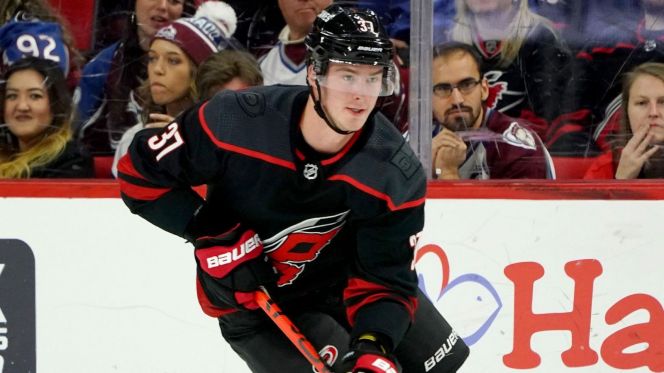 Андрей Свечников. Фото nhl.com