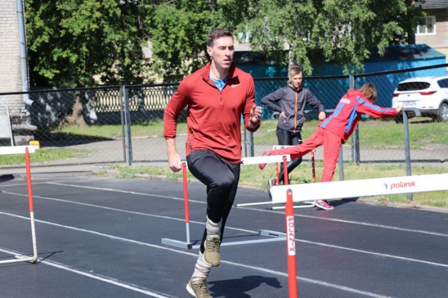 На дорожке Сергей Шубенков 