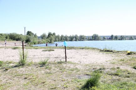 Под синим небом июня