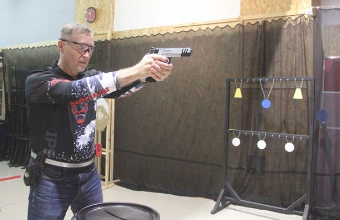 Для Сергея Петрова карате и стрельба всегда были рядом. Фото Ярослава Махначёва