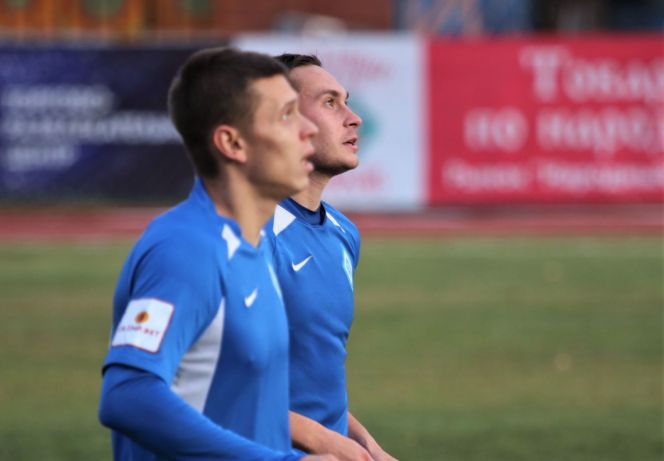 На данный момент выше барнаульского "Динамо" в турнирной таблице группы 4 первенства ПФЛ только две команды - "Новосибирск" и "Тюмень".  Можно и о вершине подумать? На фото: фрагмент матча "Динамо-Барнаул" - "Лада" (Димитровград) 