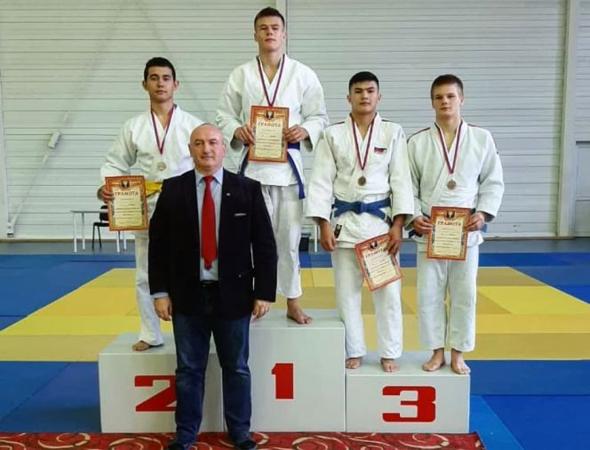 В Барнауле состоялось первенство города среди юниоров и юношей