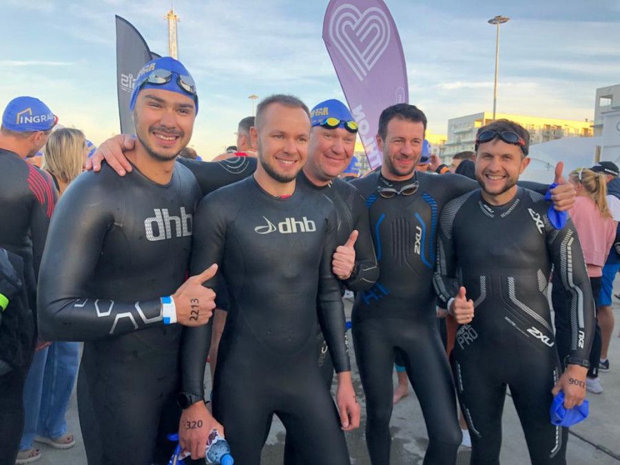 Триатлонисты из Алтайского края в Сочи: Сбитнев Александр, Тушков Максим, Гостяев Дмитрий, Виталий Казаков, Артем Иванов (слева направо). Фото предоставлено Максимом Тушковым
