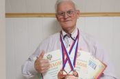 79-летний барнаулец Евгений Сахаров стал бронзовым призером чемпионата России по шашкам спорта глухих