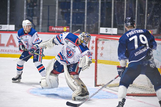На фото: Барнаул. 21.01.2020 г. Фрагмент матча "Динамо-Алтай" - ХК "Чебоксары"