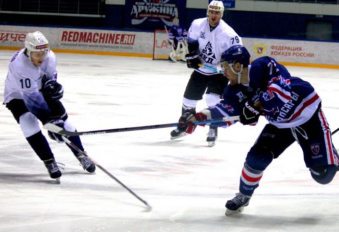 Битва за трон обострилась. Хоккеисты "Динамо-Алтай" в первом гостевом матче уступили "Чебоксарам" - 2:4 