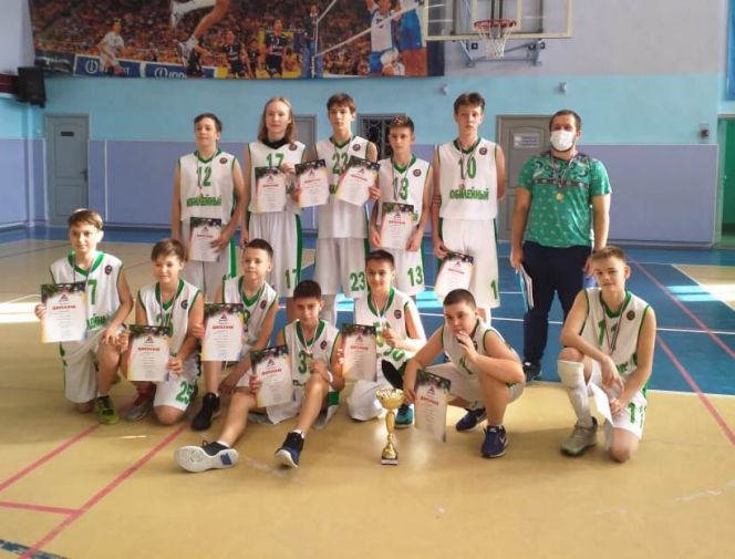 Рубцовские баскетболисты СШ "Юбилейный" стали победителями первенства края