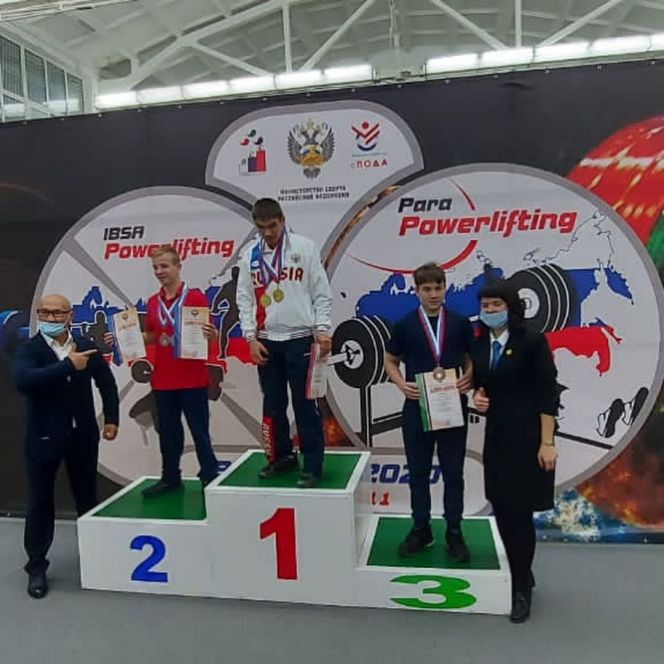 Алтайские спортсмены стали победителями и призерами чемпионата России по пауэрлифтингу среди слабовидящих спортсменов и Кубка России среди спортсменов с ПОДА