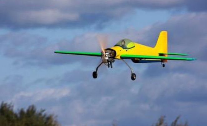 12 июля. Поселок Новооктябрьский. Открытый чемпионат Алтайского края в классе радиоуправляемых моделей-полукопий.