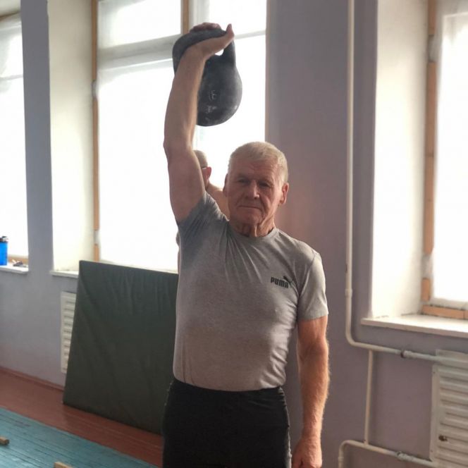 На фото: юбиляр Александр Грудинин находится в отличной форме