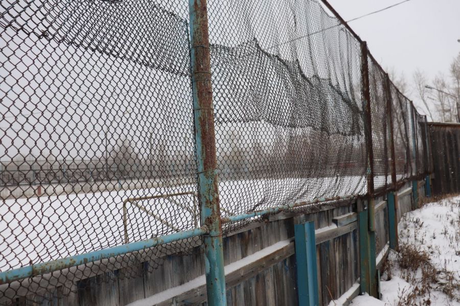 Хоккейная коробка спортшколы "Спарта" по соседству с "Гимаев Ареной"