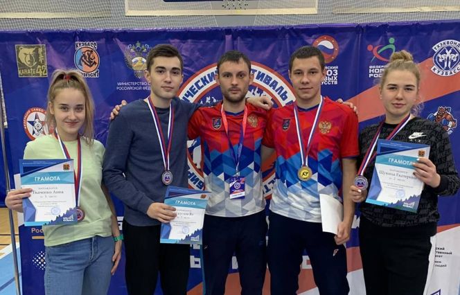 Тхэквондисты Екатерина Щукина и Ян Искуснов - серебряные призеры  I Сибирского студенческого фестиваля единоборств