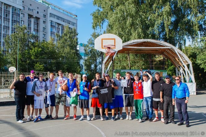 В Барнауле прошли финальные соревнования краевого чемпионата по стритболу.