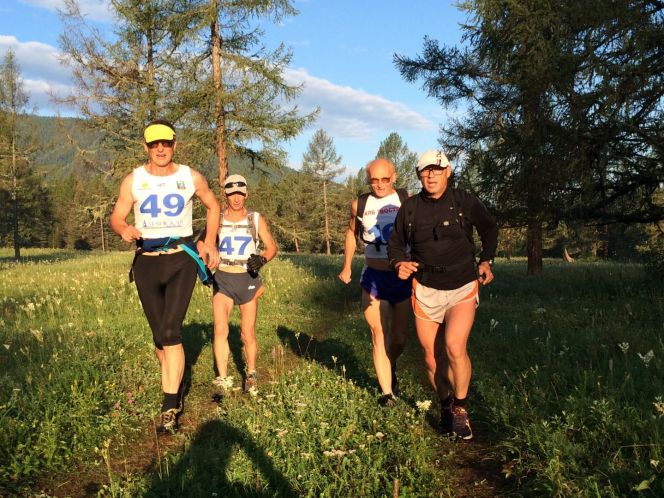 Пятеро любителей бега из барнаульского клуба «Восток» пробежали 100-километровый горный марафон в честь столетия первого восхождения на Белуху.