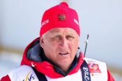 К стартовому этапу Кубка мира алтайская лыжница Яна Кирпиченко готовится в группе тренера Юрия Бородавко
