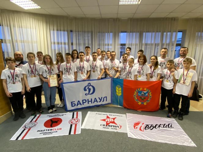Сборная Алтайского края завоевала 26 медалей на всероссийских соревнованиях в дисциплине "кобудо"