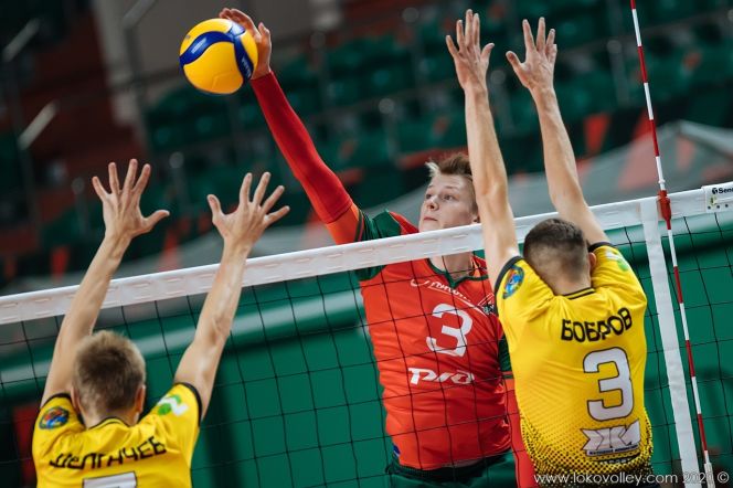 «Университет» оказался сильнее новосибирского «Локомотива-2» - 3:1 (фото)