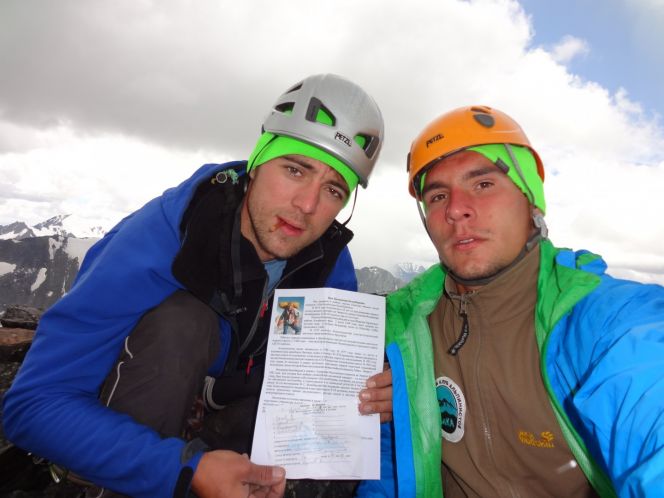 Алтайские альпинисты взошли на безымянную вершину высокогорного Алтая и дали ей имя Владимира Балыбердина - нашего земляка, который первым из соотечественников покорил Эверест. 