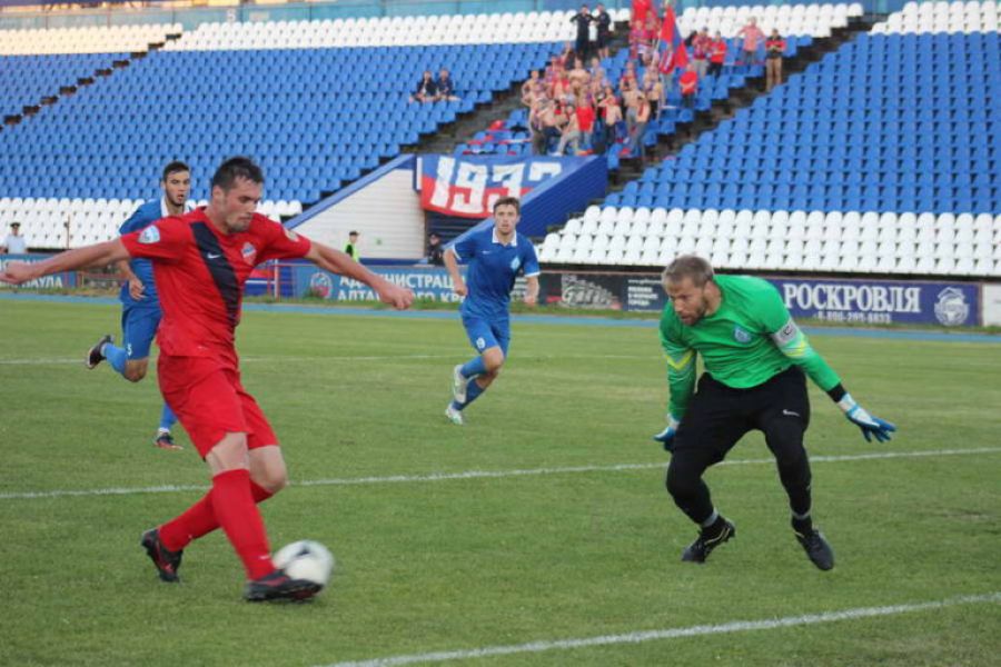 2016 год. Богдан Карюкин защищает ворота «Динамо» в матче Кубка России с «Енисеем». Фото Ярослава Махначёва