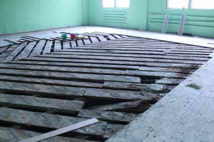 Строительно-восстановительные работы в бийском спорткомплексе «Лесник» выполнены почти на 50%. 