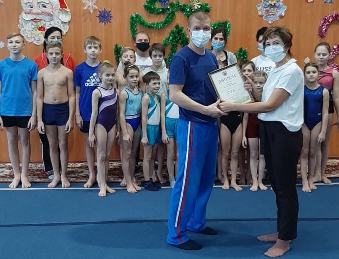 Тренеру бийской спортивной школы «Заря» Владиславу Рехтину вручён диплом краевого конкурса «Лучший шеф-наставник»  