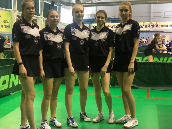 На фото слева направо: Дарья Сараева, Ольга Вандакурова, Ярославна Зоркова, Ярослава Петраченко, Людмила Швайко