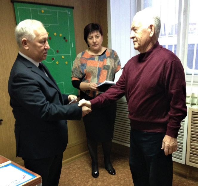 Накануне 70-летия тренер спортшколы "Динамо" Александр Горбунов награжден медалью "За особые заслуги"