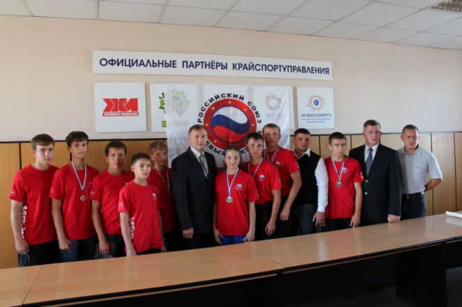 Шесть «золотых» единоборцев